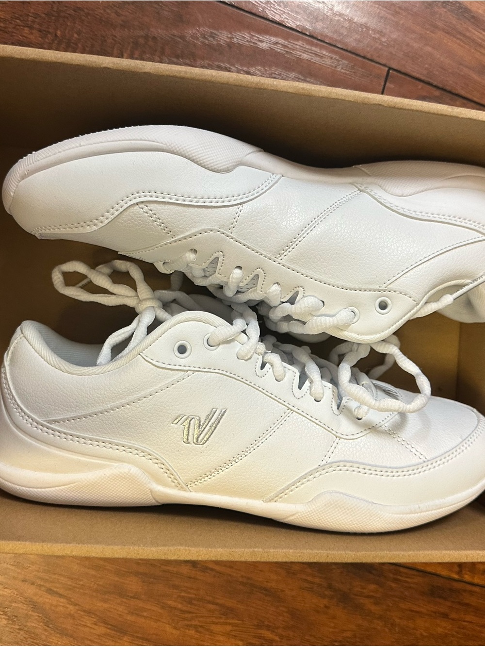 Varsity Cheerleader 3 Cheer Shoes White Size 8 New in Box